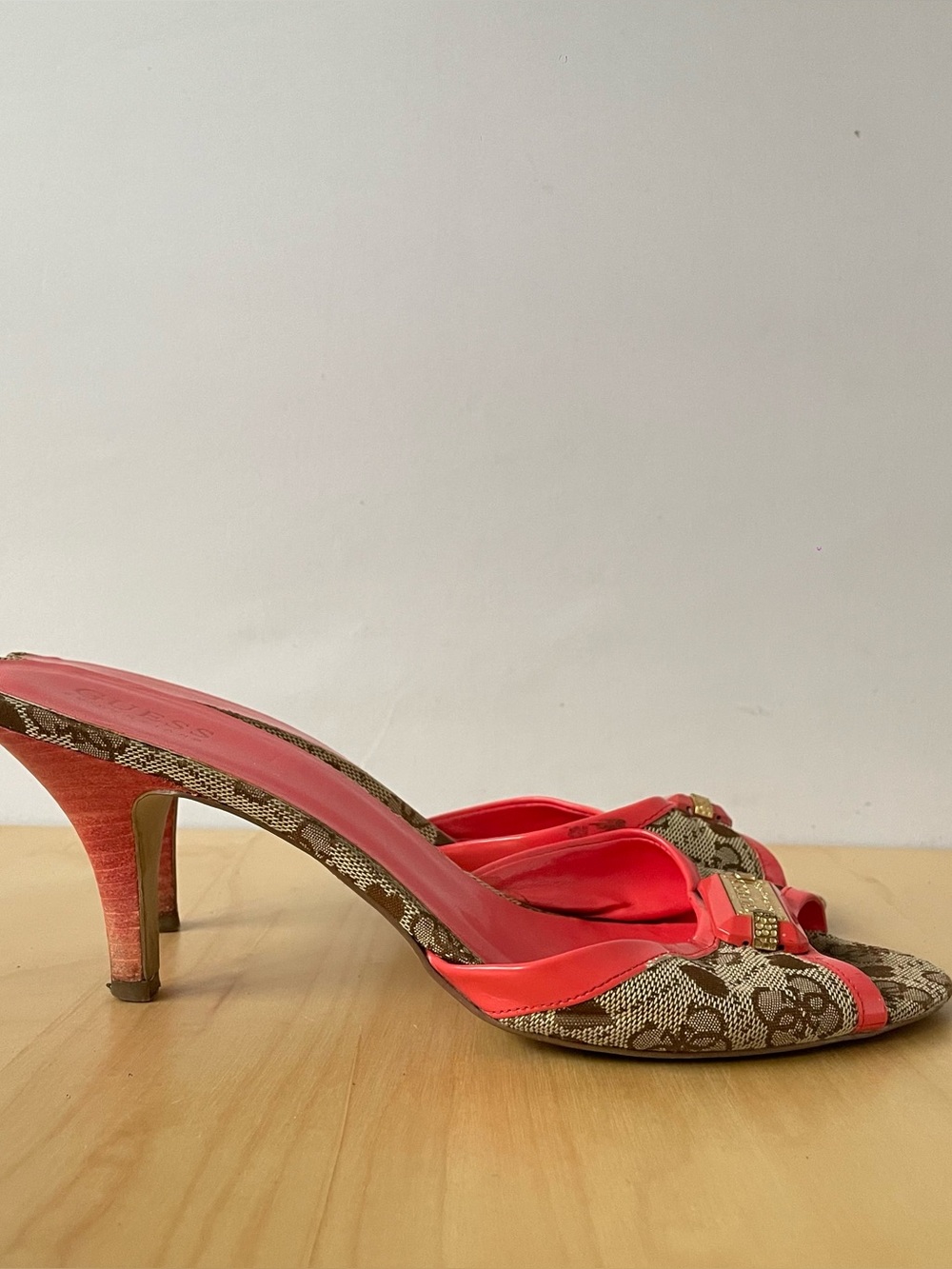 Guess Vintage Signature Monogram Slide Heels | US 9.5